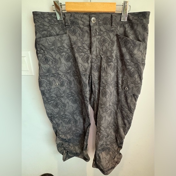 Eddie Bauer Black/Grey Patterned Capris - Picture 1 of 5